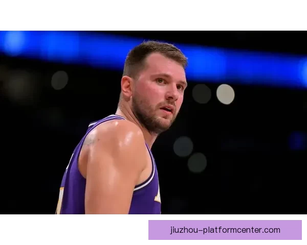 东契奇三节砍40分创湖人单赛季三分新纪录 里夫斯迎个人里程碑